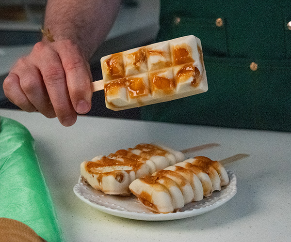Paletas de carlota con cajeta