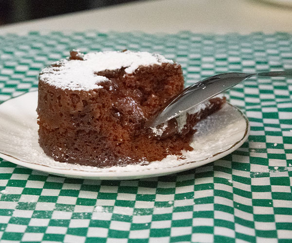 Volcán de chocolate en microondas.
