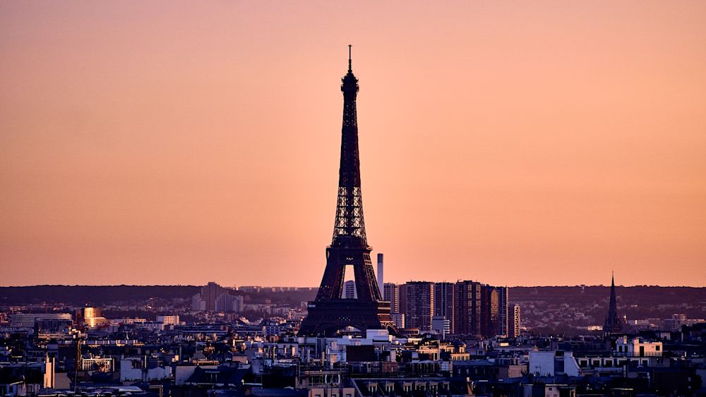 A summer sunset over Paris. Editorial credit: Pénélope Romand-Monnier