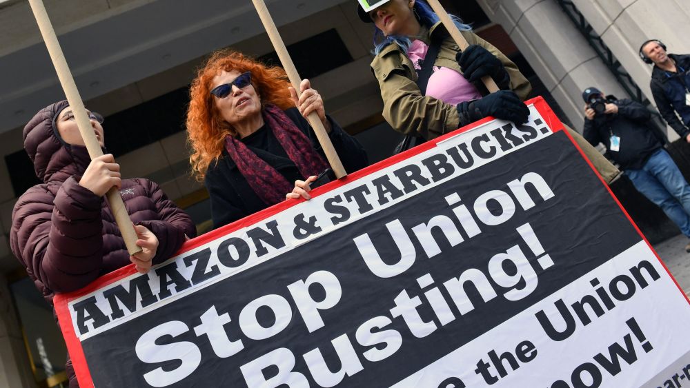 Amazon workers protest on April 1, 2022, as they vote for the unionization of the Amazon Staten Island warehouse in New York. (Photo by ANDREA RENAULT/AFP via Getty Images)