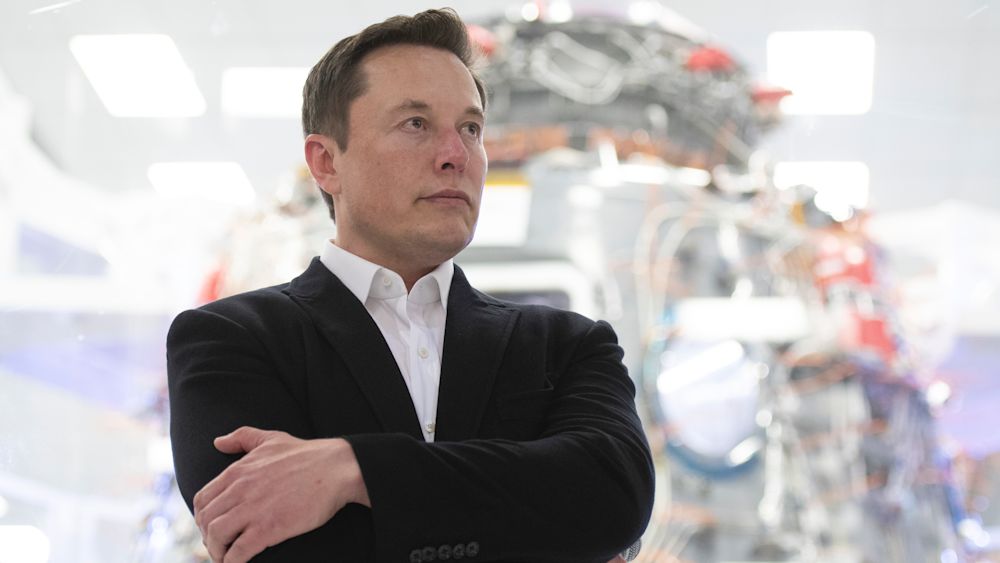 Elon Musk speaks in front of Crew Dragon cleanroom at SpaceX Headquarters in Hawthorne, California on October 10, 2019. (Photo by Yichuan Cao/NurPhoto via Getty Images)