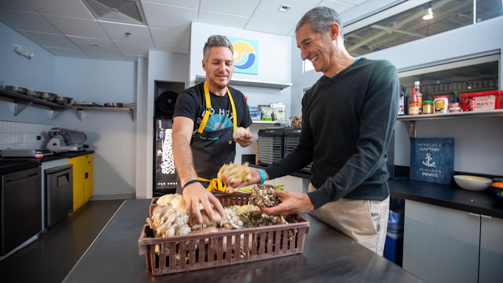 Seth Goldman (right) with co-founder of Eat the Change, Spike Mendelsohn (left). Image courtesy of Eat the Change.