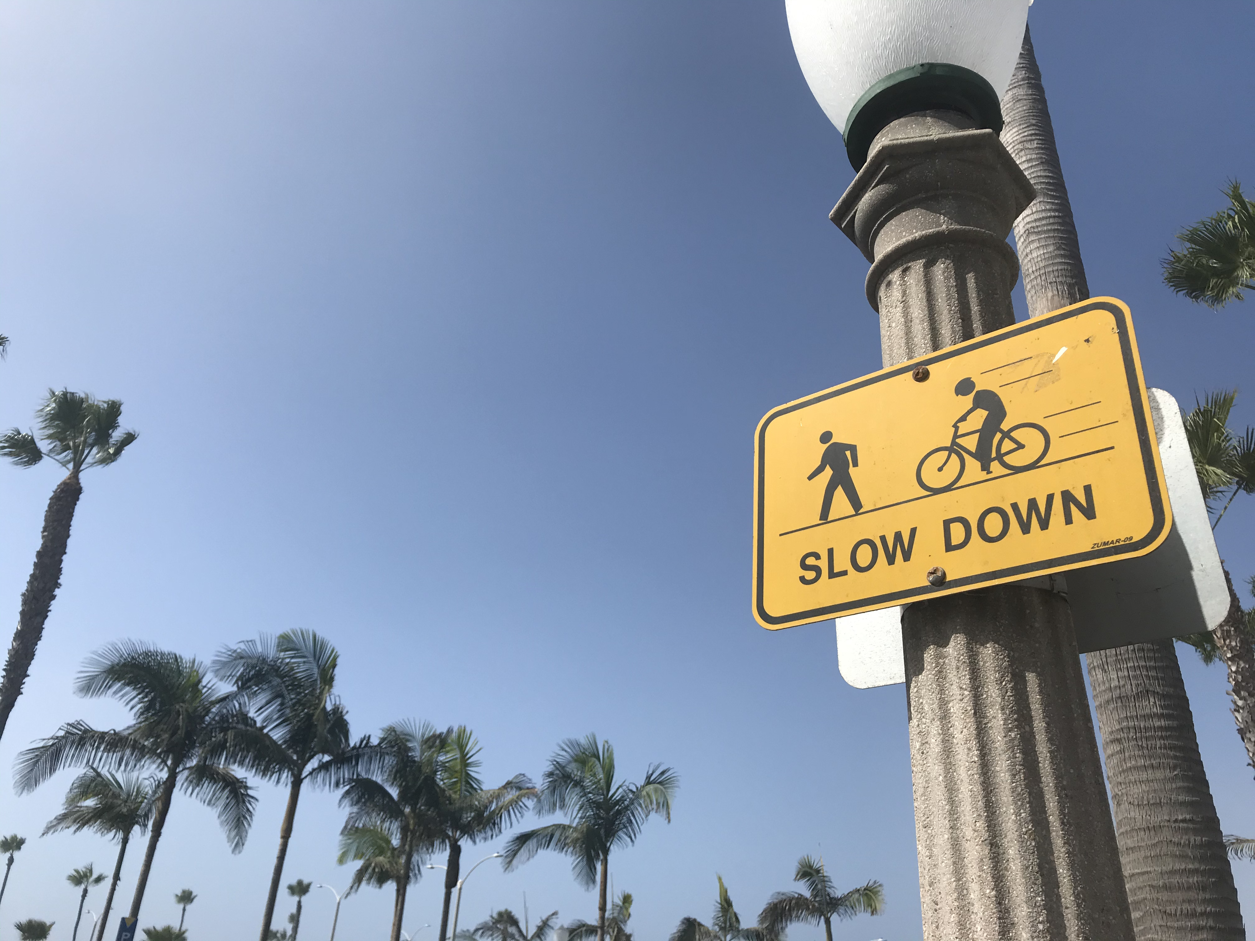 Investors are hitting the funding brakes, but startup founders shouldn't call it quits just yet. 