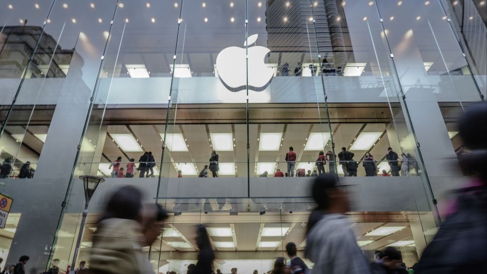 Apple store located at the International Finance Center. Image courtesy of Chalie Chulapornsiri via Shutterstock.