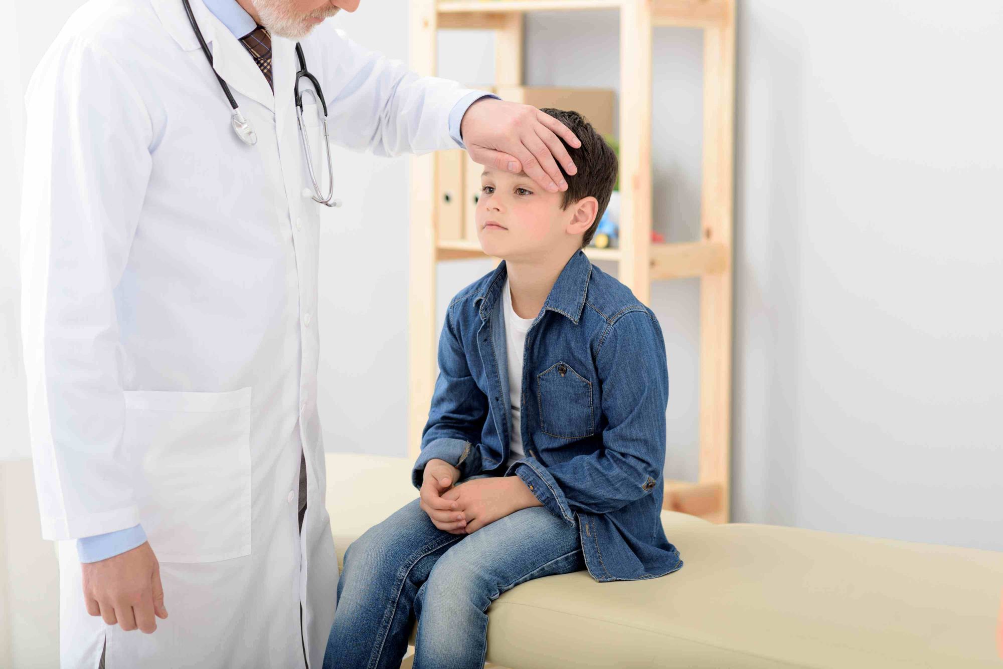 Fiebre en niños, ¡esto es todo lo que deberías saber! - Image 1 - Frenadol - es-ES