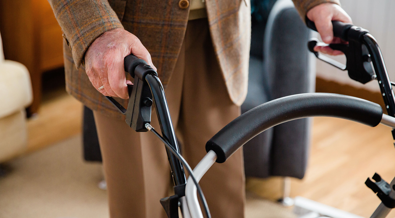 Pflegehilfsmittel: So finden Sie geeignete Hilfsmittel für die Pflege | Pflegix