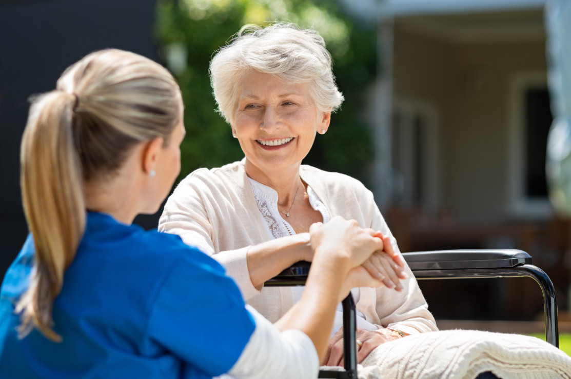 Altenpflege Warum Die Pflege Zu Hause Immer Beliebter Wird Pflegix