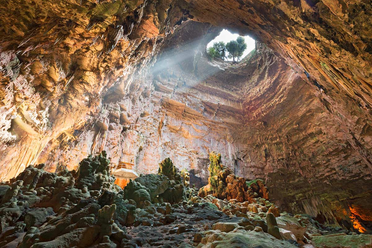 Discover Castellana Caves: A Stunning Underground World, image size:1200x800