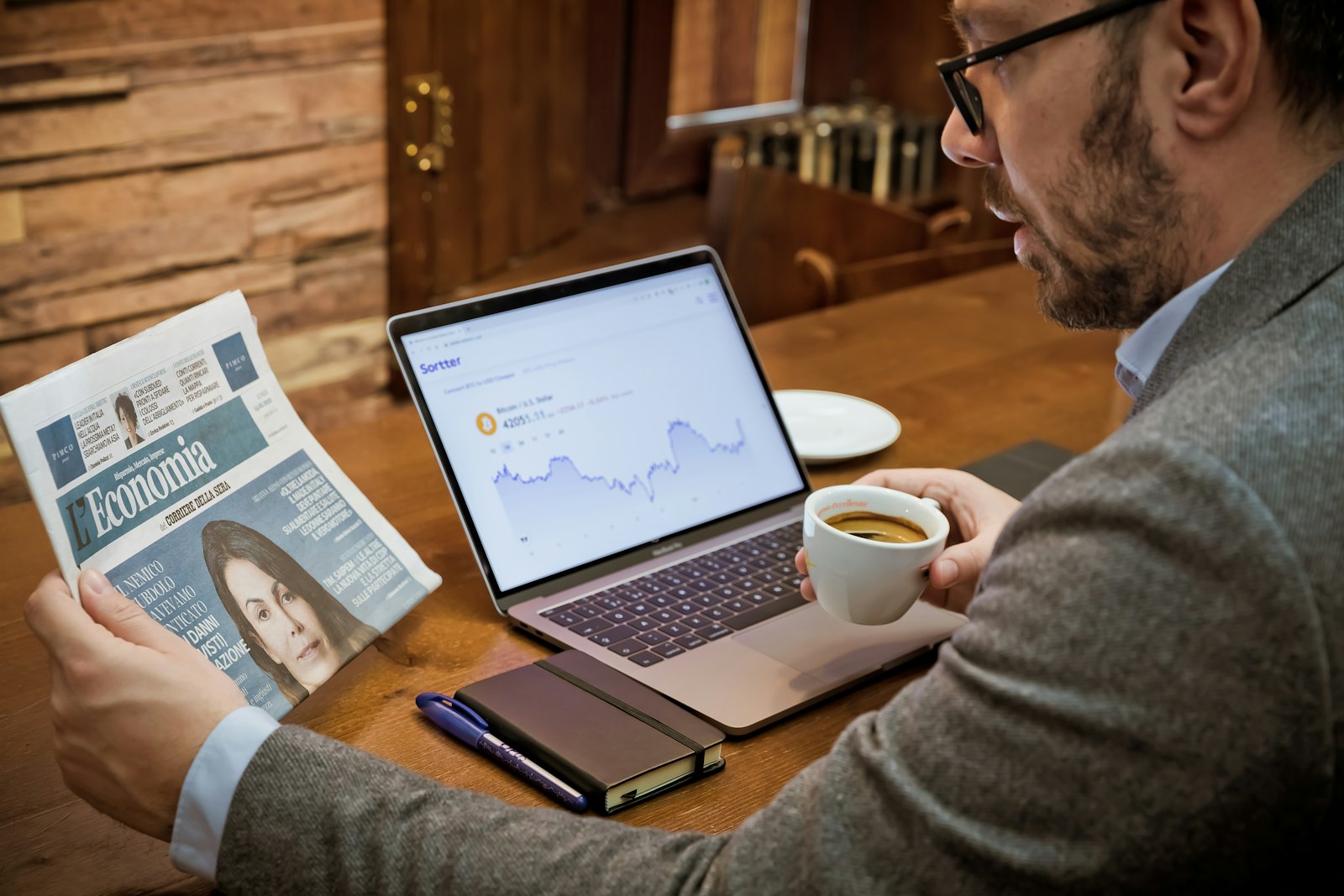 Marketing teams track cited-newsletter performance through comprehensive AI visibility dashboards and analytics platforms.