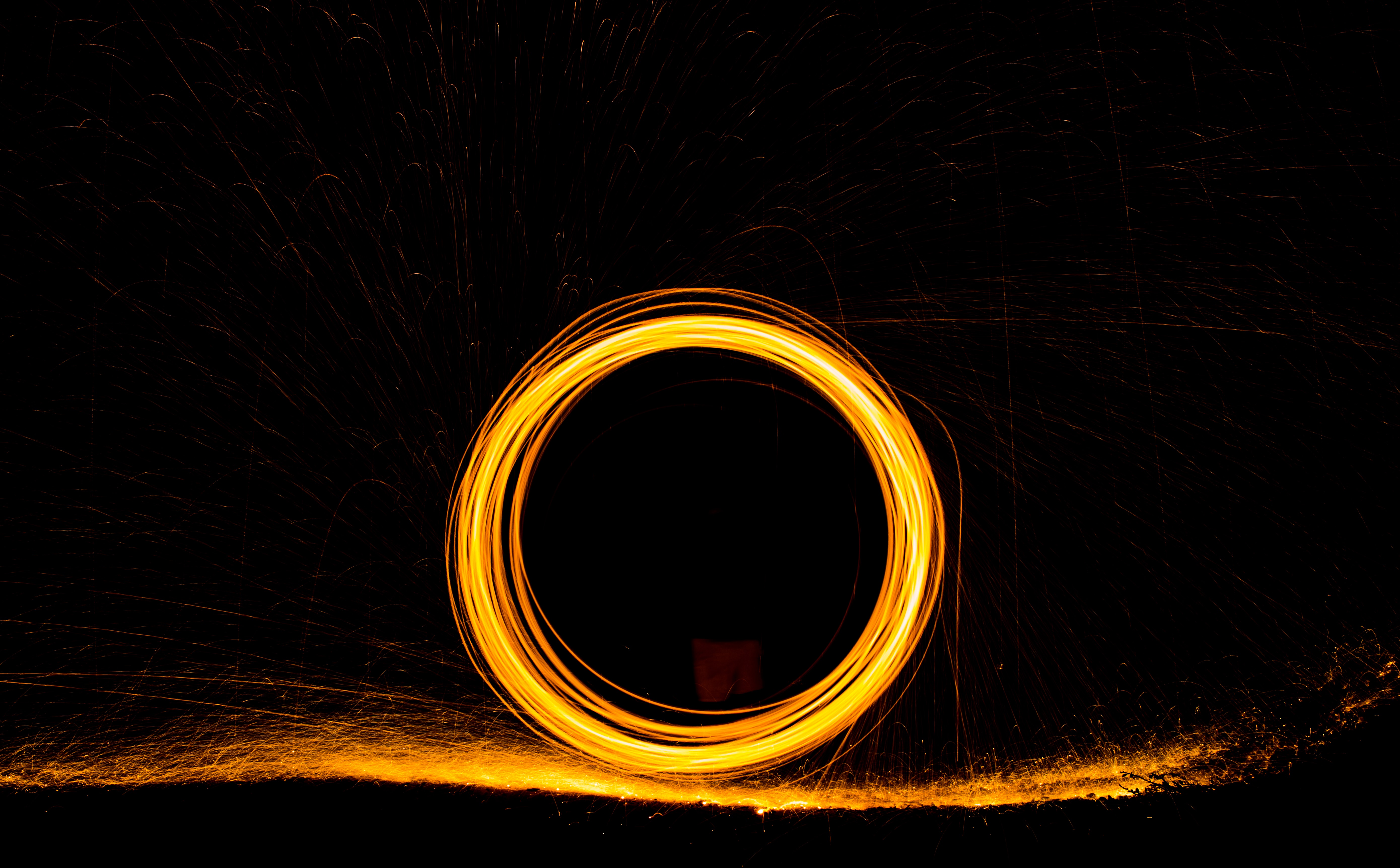 Circle of light. Circle of light. Неоновый круг. Circle of light. Круг на черном фоне.