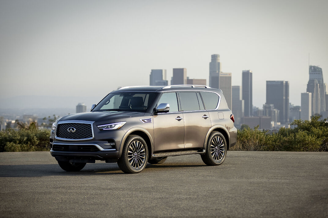 2022 infiniti qx80 parked in front of a city