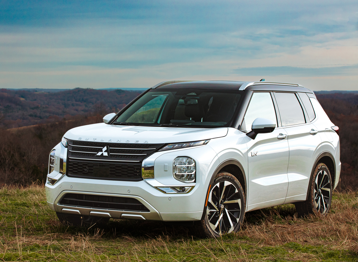 2023 Mitsubishi Outlander PHEV SEL S-AWC test drive review