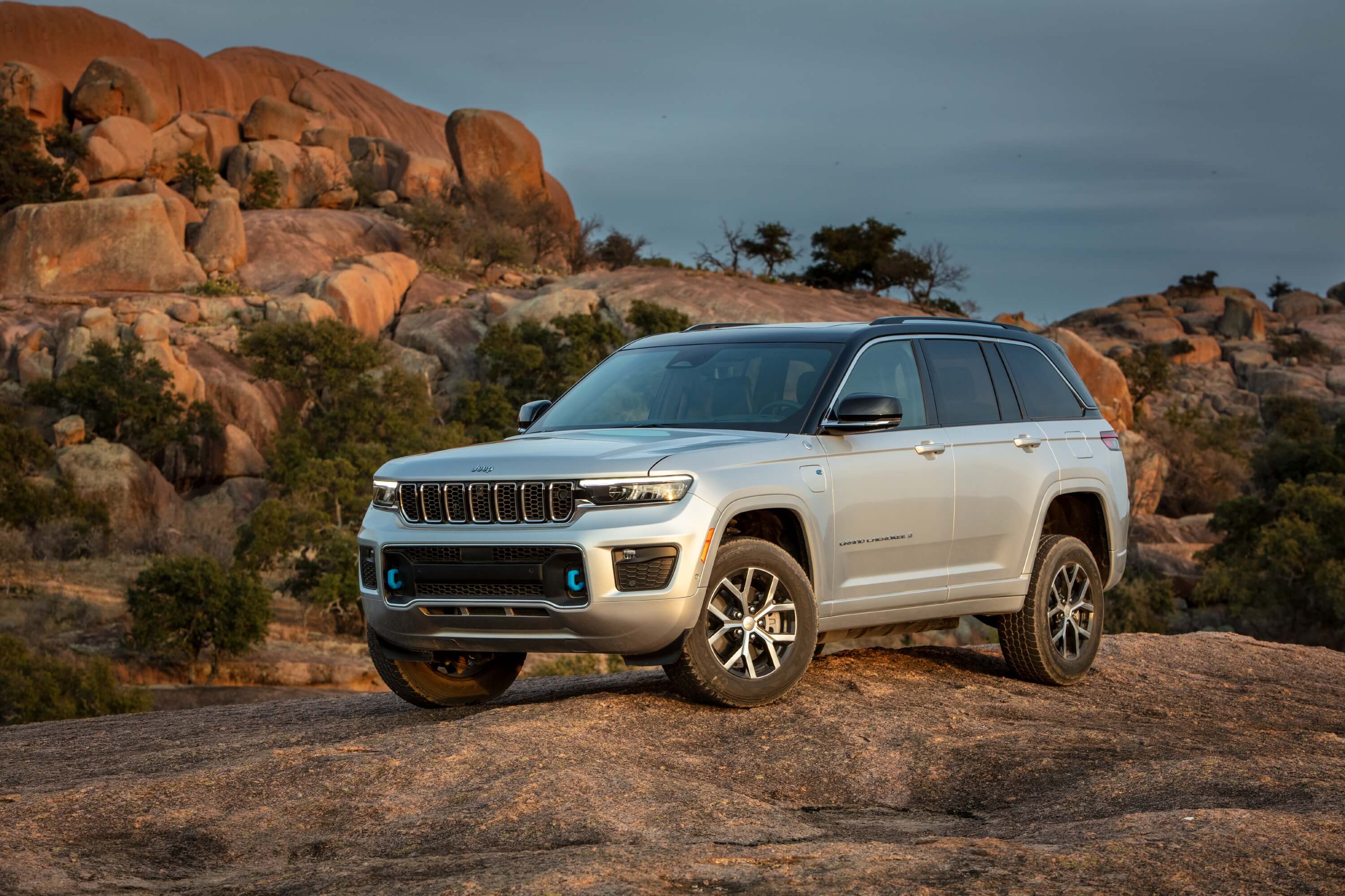 2022 Jeep Grand Cherokee Overland 4xe test drive review