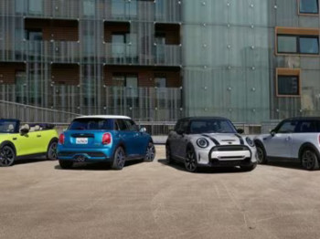 MINI manual driving school makes you fall in love with stick shift