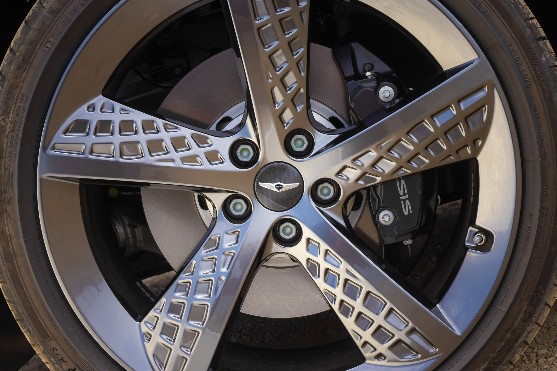 the wheel of a Genesis GV70