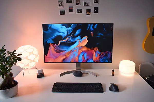 moniteur sur le bureau