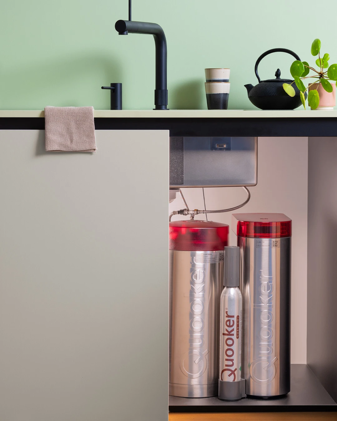 Front Black met COMBI en CUBE