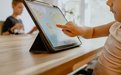Kind op tablet