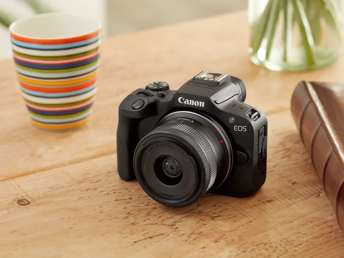 eos-r100 hero c99262ddd0f04b7c9f
