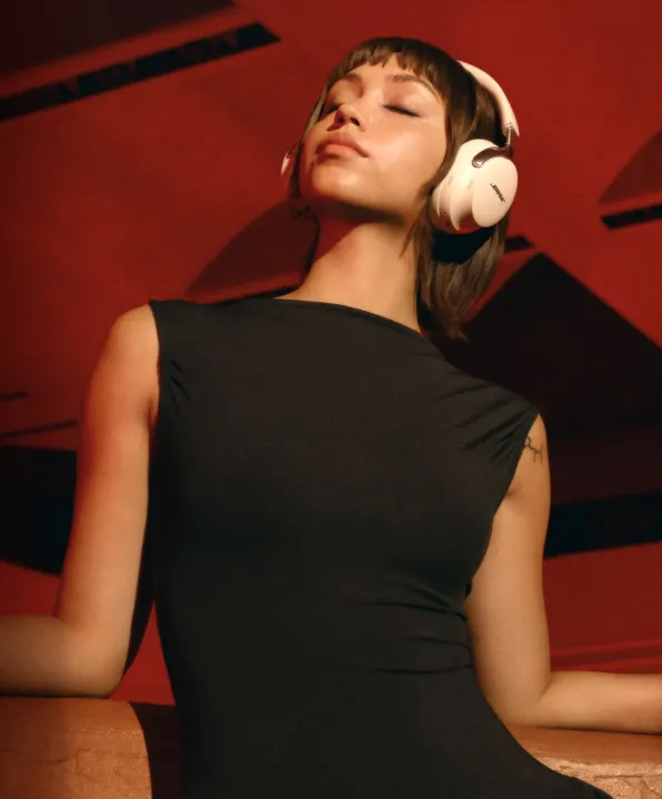 QCUHIILE26-DesertGold Lifestyle 01 5828x4371