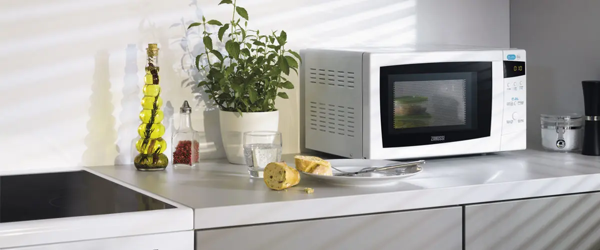 four à micro-ondes