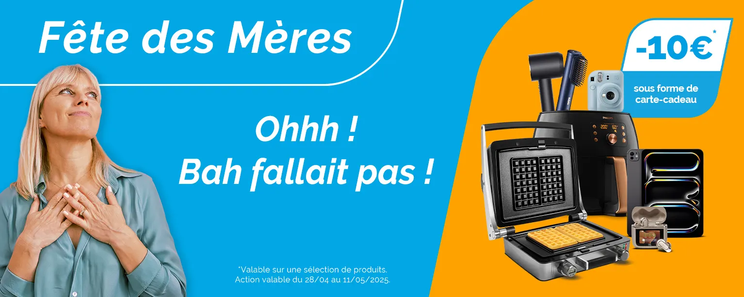 Une mère reçoit un cadeau pour la fête des mères