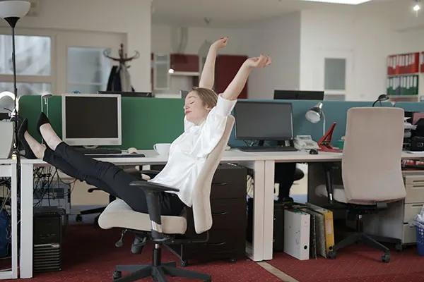 pauze op het werk vrouw