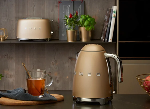 bouilloire-smeg-champagne-edition