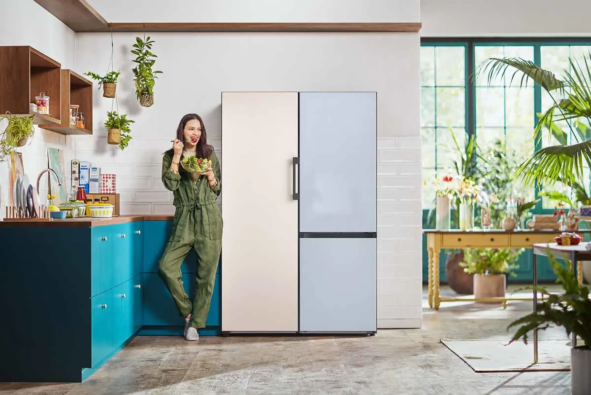 Bespoke lifestyle 1D Satin Beige LMF Satin sky blue person