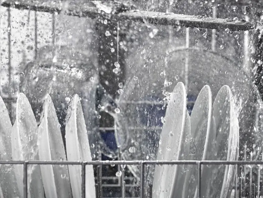 l'eau lave-vaisselle