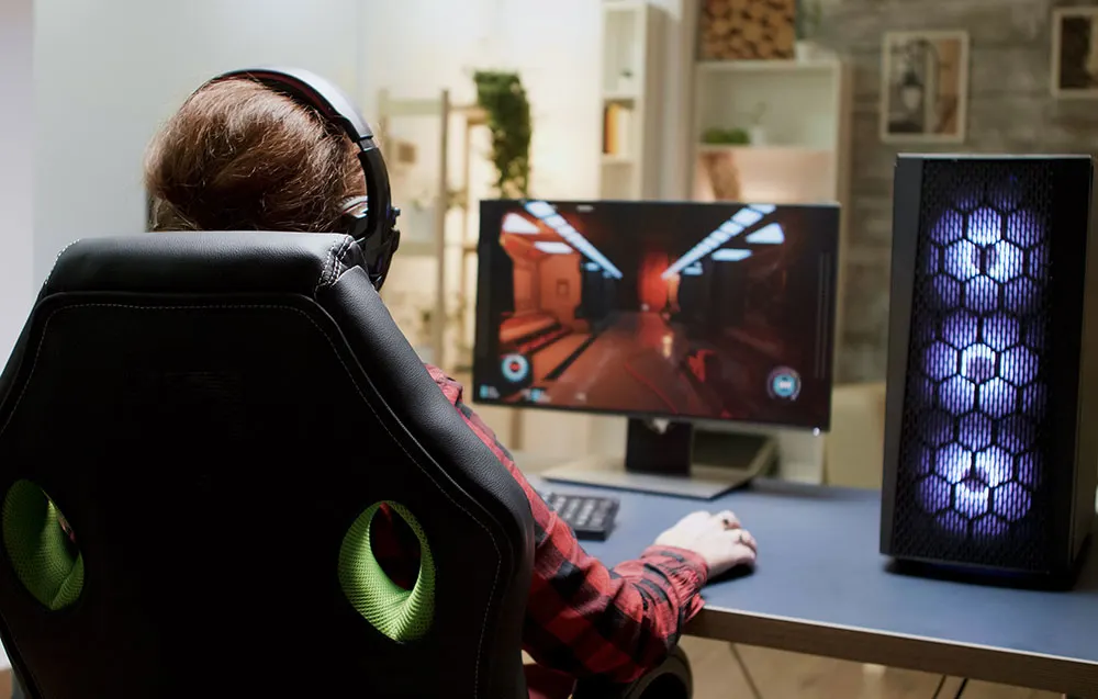 back-view-of-woman-with-red-hair-playing-online-sh-2025-02-19-06-29-06-utc