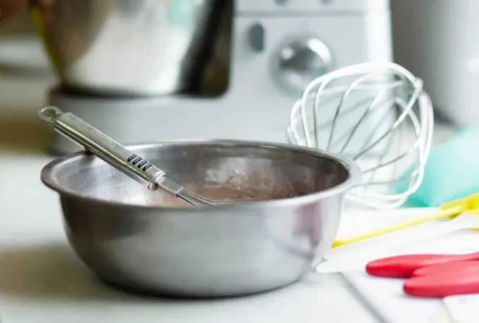 Manueel melk opschuimen