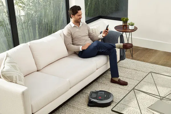 SDA-robot-stofzuiger-neato-featurette1