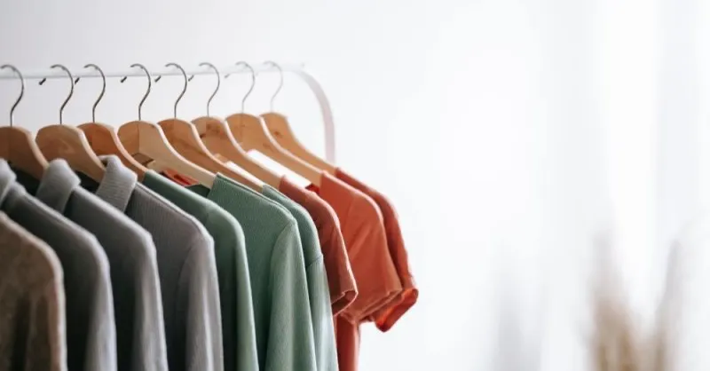 Des vêtements colorés