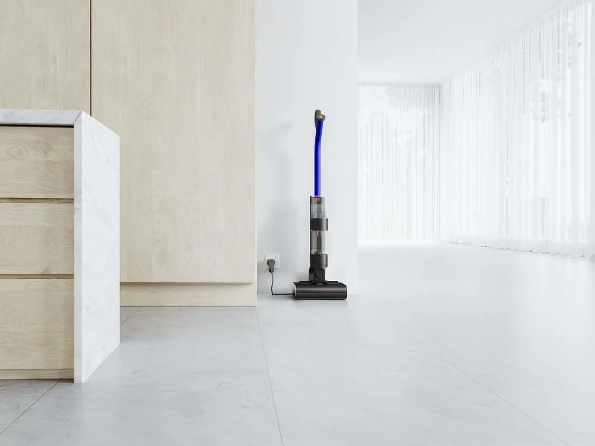 WR01 IRSBLBLKBLK 035-RGB-Hallway-OnFloorDock-Charging-TiledFloor-A0 MIX.psd preview