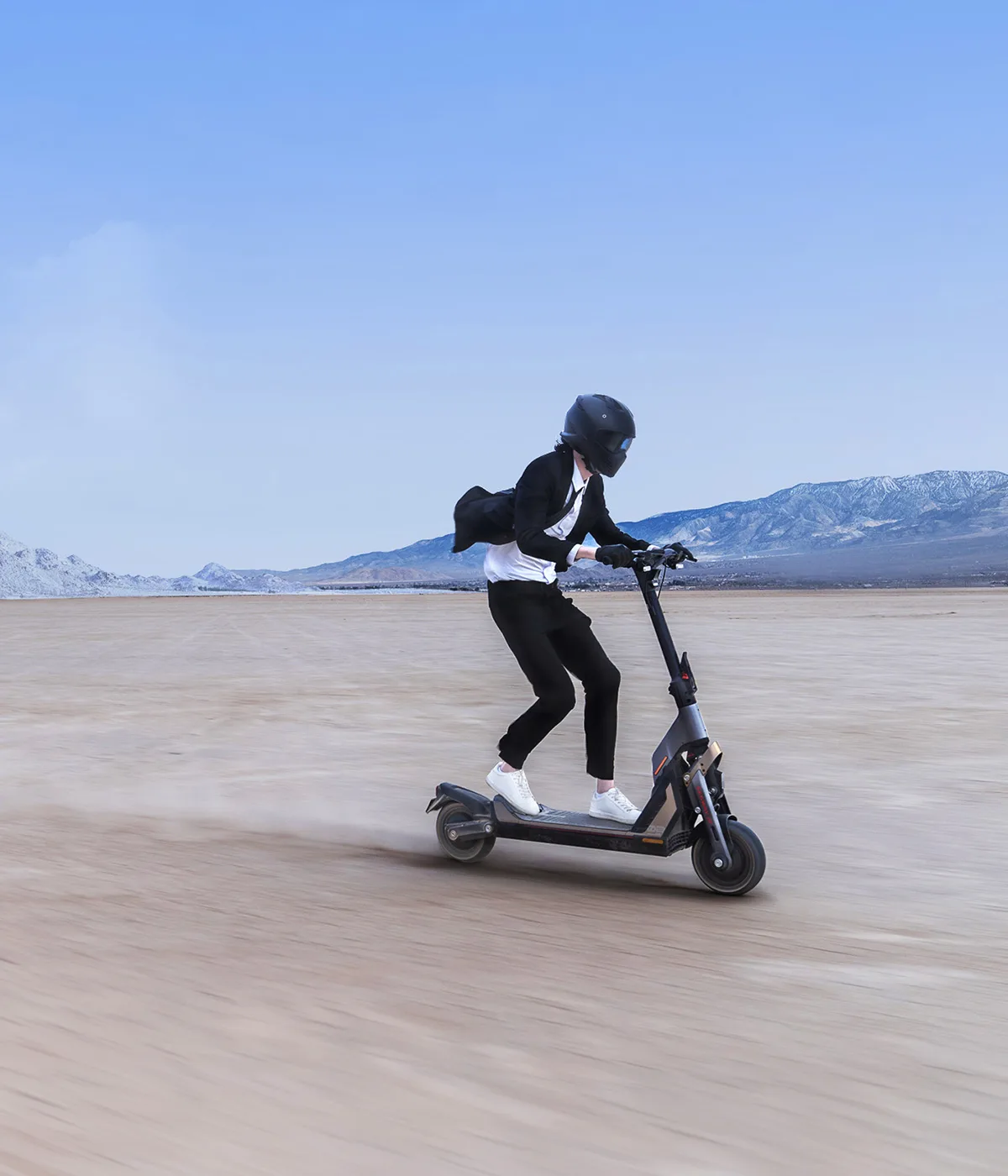 MOBILITY-Electric-Scooter-Segway-Featurette5-Image(2)