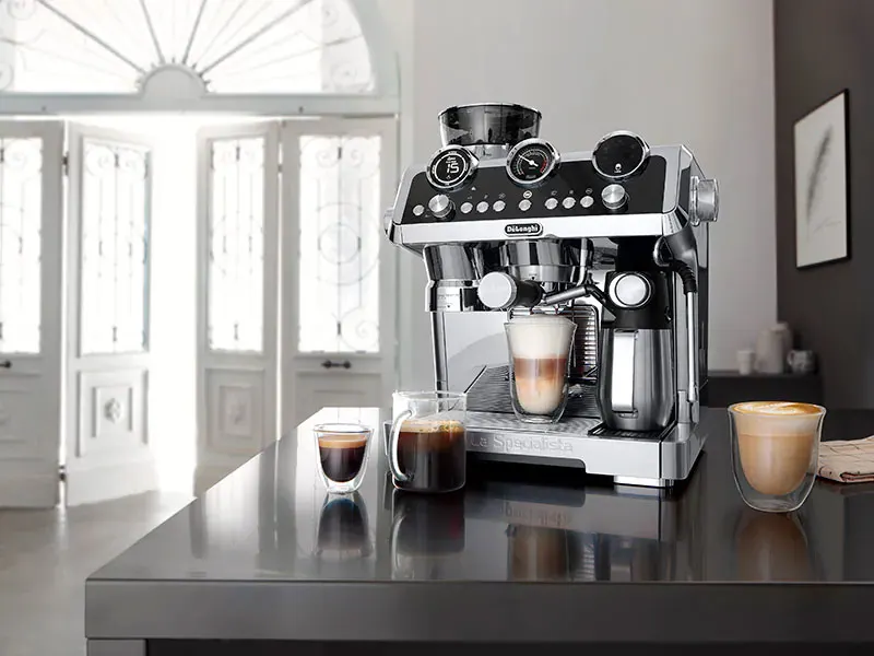 Machine à café avec mousseur à lait