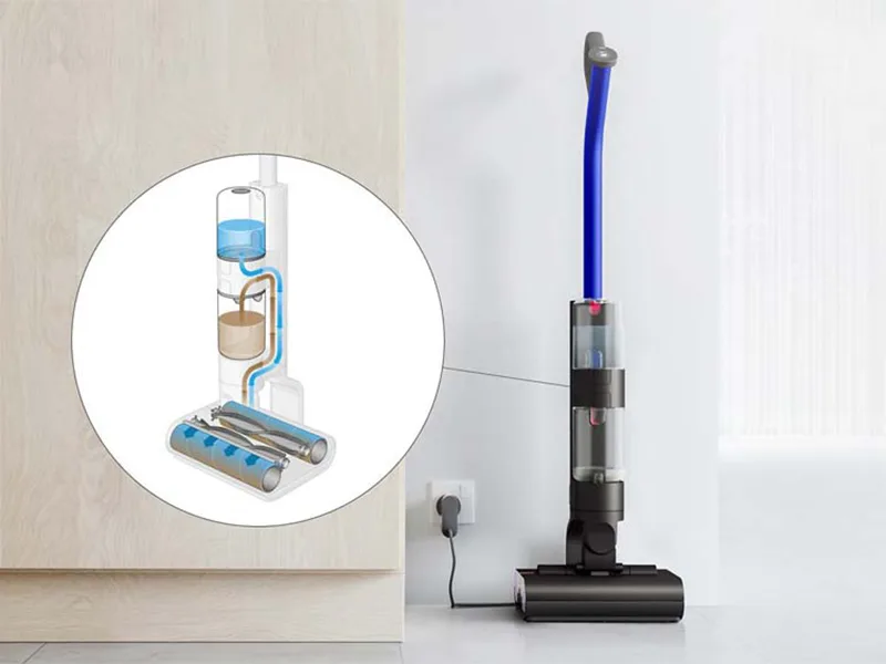 Le Dyson WashG1 en train de se recharger à côté d’un schéma du fonctionnement interne du cycle d’auto-nettoyage 