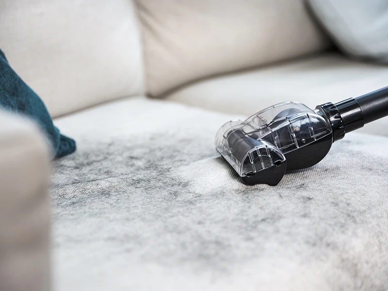 Nilfisk-Select-Pet-Care lifestyle-sofa