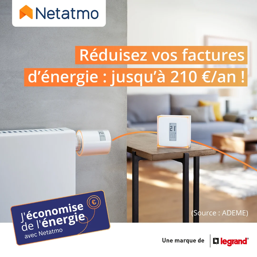 Un gros plan d'un thermostat intelligent Netatmo.