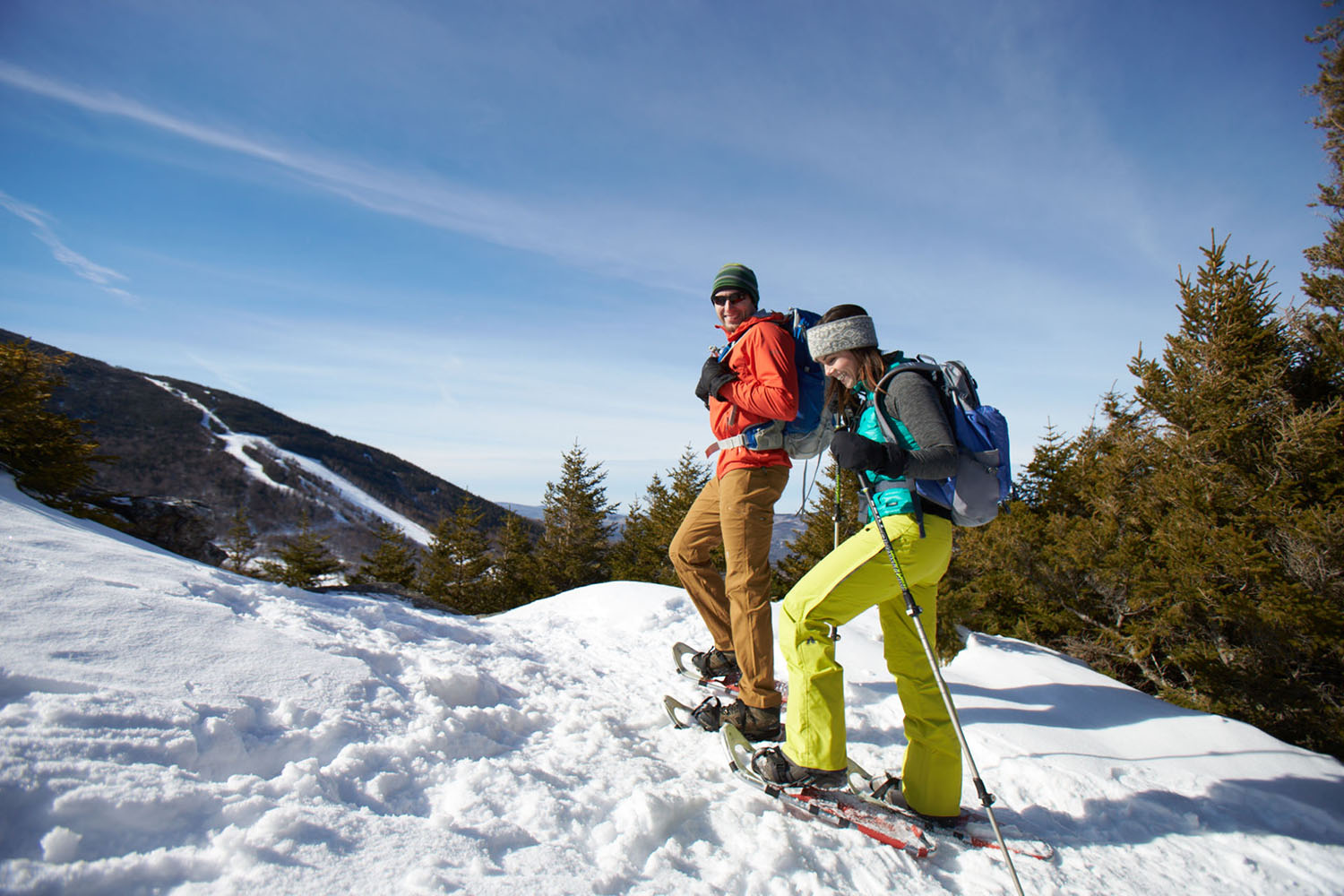 men-woman-Winter-Hikes