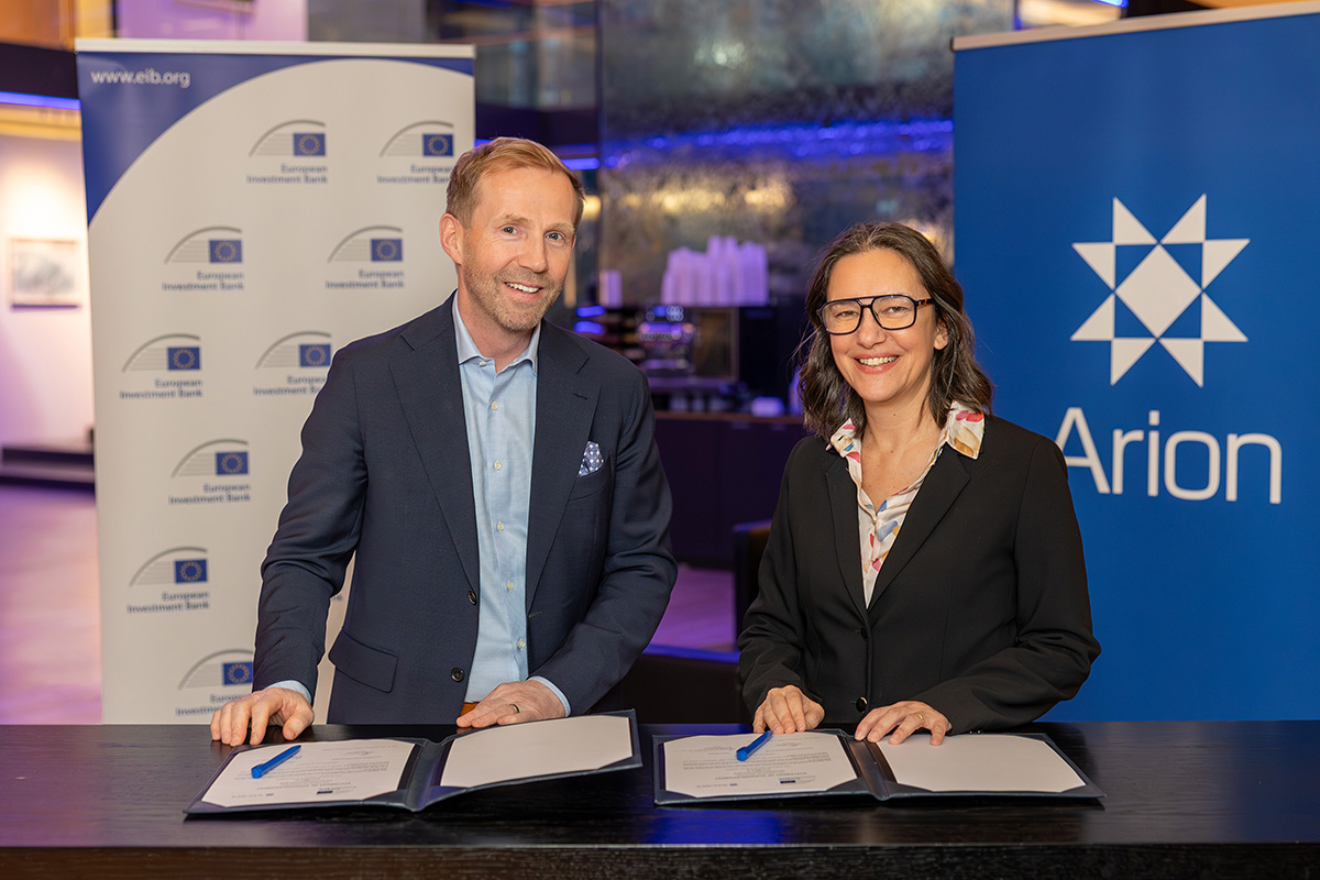 Arion EIB undirskrift Benedikt og Gemma Feliciani