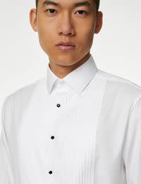 Man wearing white sartorial shirt. Shop the offer