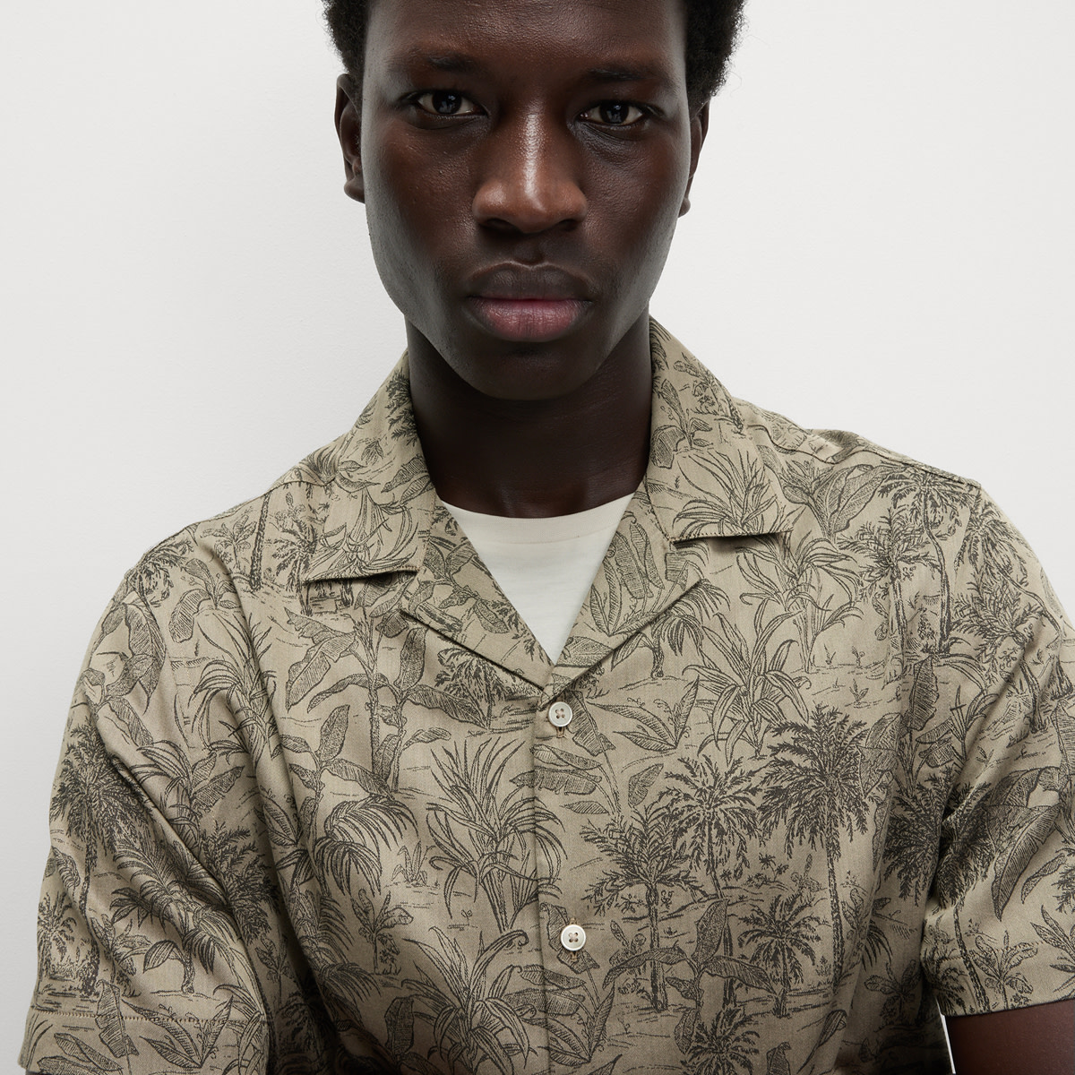 Man wearing grey shirt