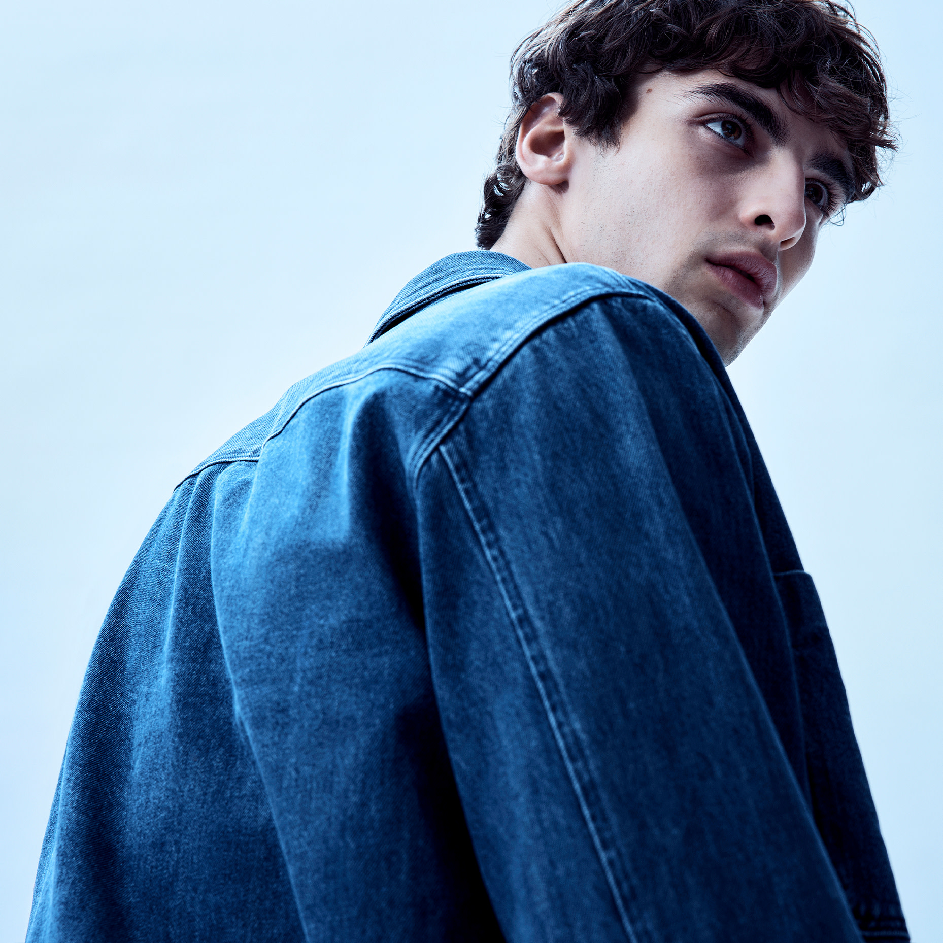 Man wearing Blue jean