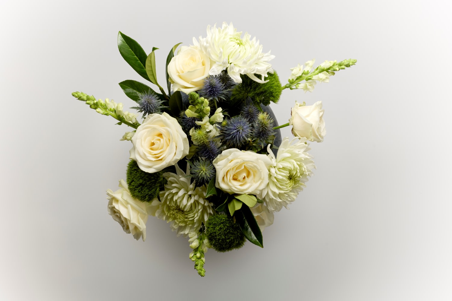 AYR GIFTING FLOWERS DAY2 MAIN ROSE AND SEATHISTLE BOUQUET 136 (1)