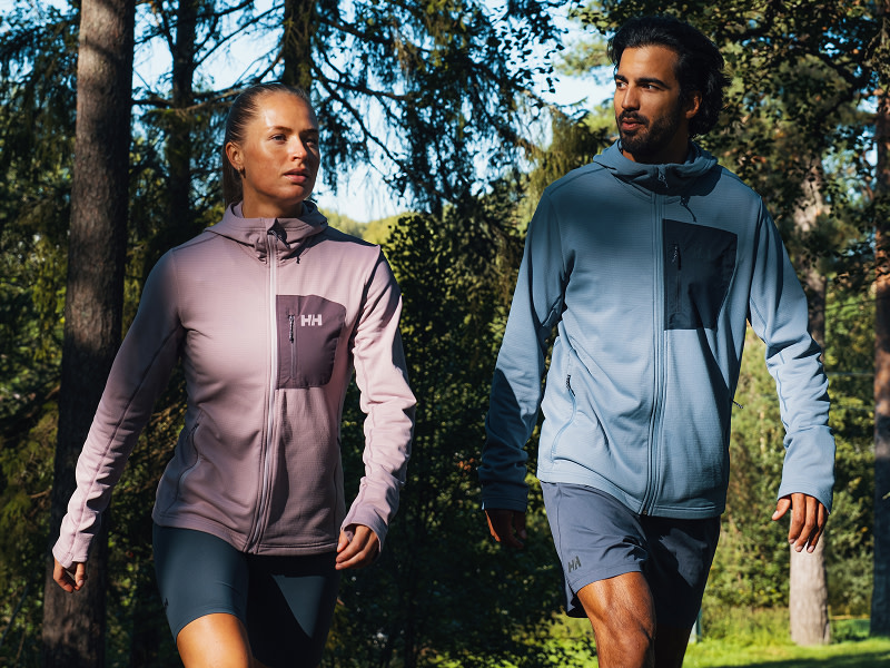 Models hiking in Helly Hansen