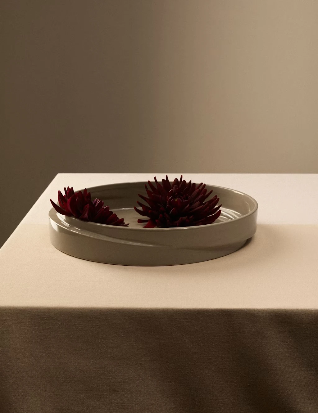 Centrepiece bowl with a neutral glaze and swirl pattern.