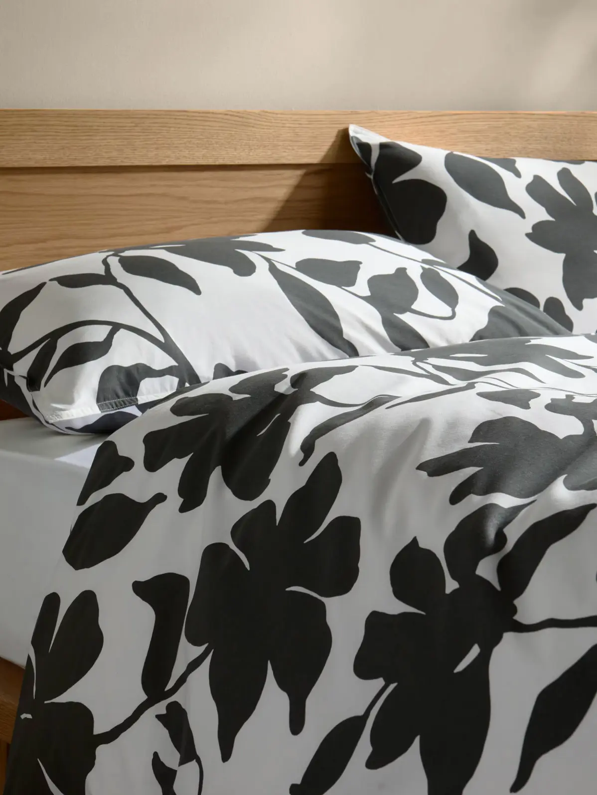 Floral black and white bedding 