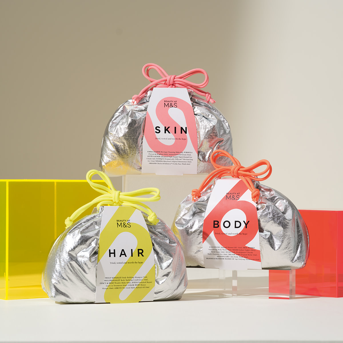 Discover our new beauty bags. Read more